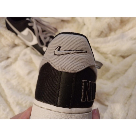 Size 9.5 Nike Air Force 1 Low \'07 LV8 EMB Raiders 2021